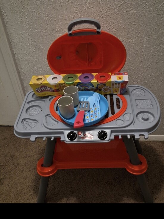 Play-Doh Other - PLAY-DOH ULTIMATE KID-SIZED BBQ GRILL AND ACCESSORIES